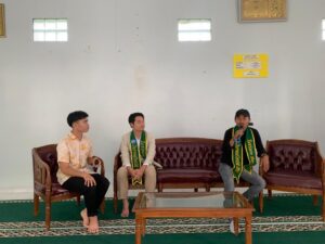 Agung, Syadad, dan Endang, alumni MAN 3 Kabupaten Serang yang menjadi bagian penting Zetizens saat sharing bersama para siswa. 