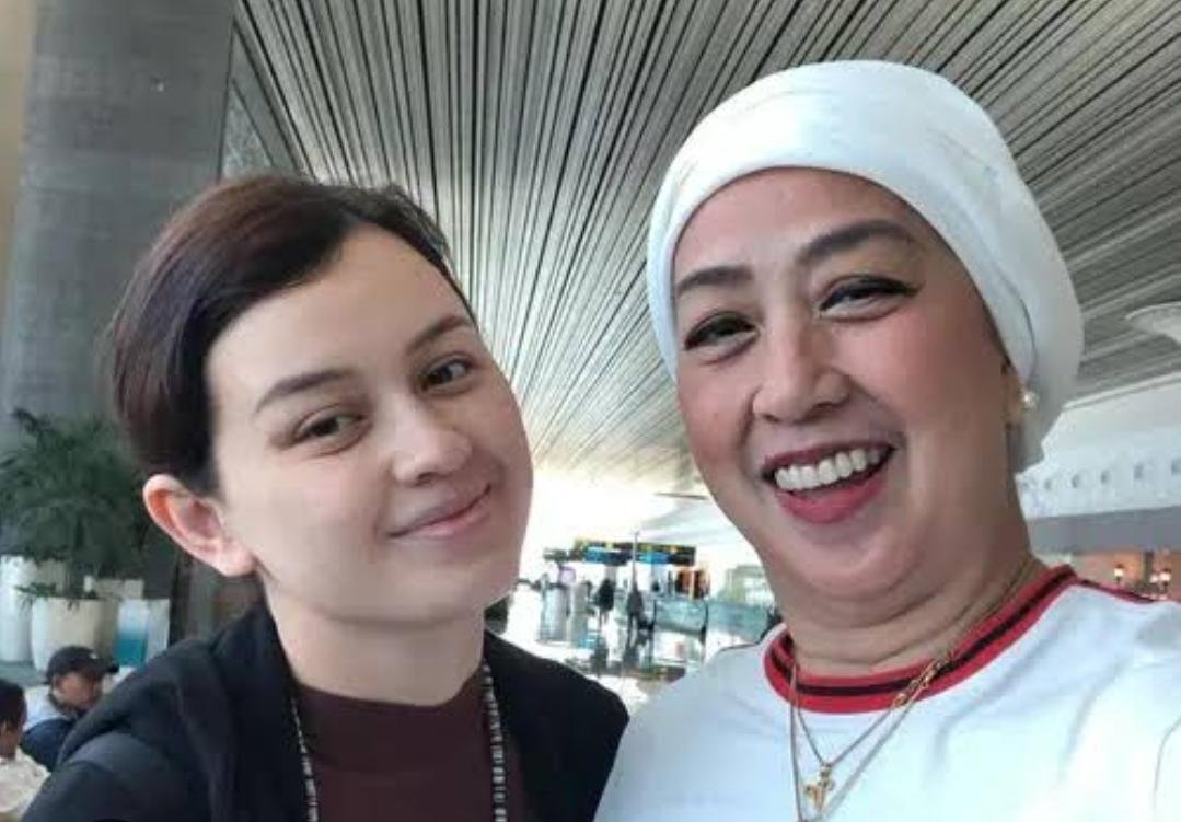 Kimberly Ryder dan Sang Ibunda Sindir Edward Akbar - zetizens.id