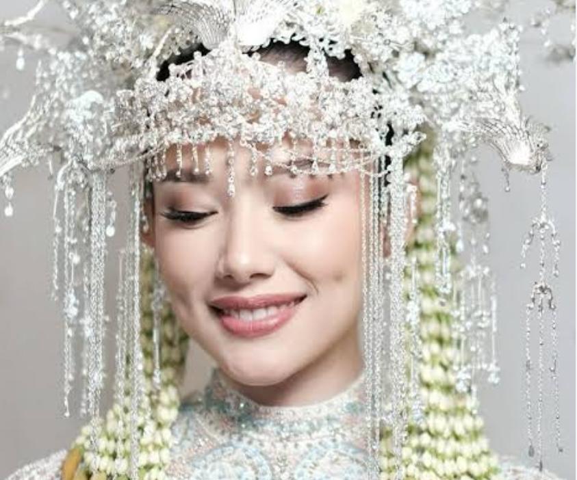 8 Tips Makeup Classic & Demure yang Sedang Booming Dipakai MUA ...